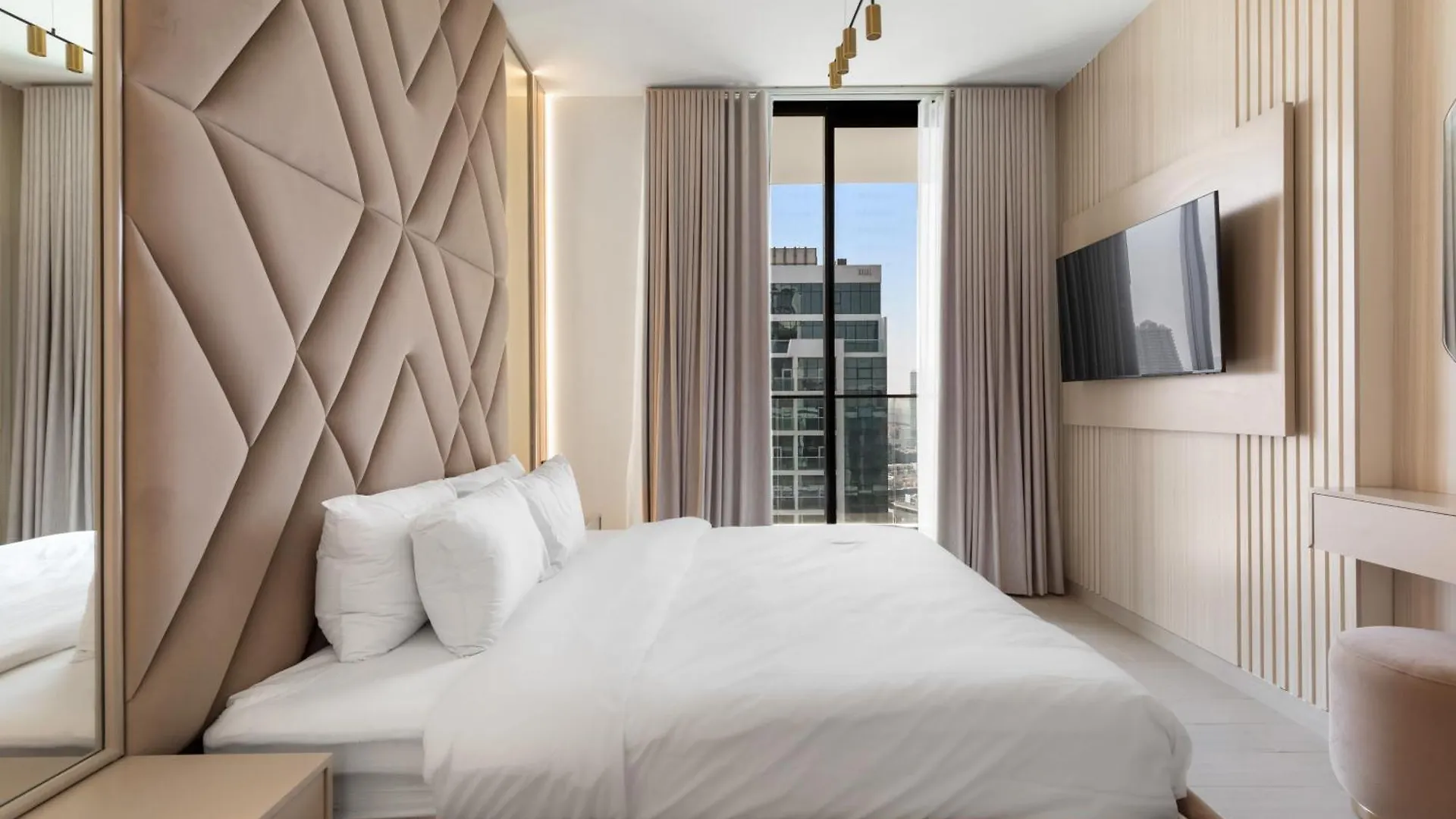 Your Own Pool Spacious 2Bdr Apartment Jvc Dubai